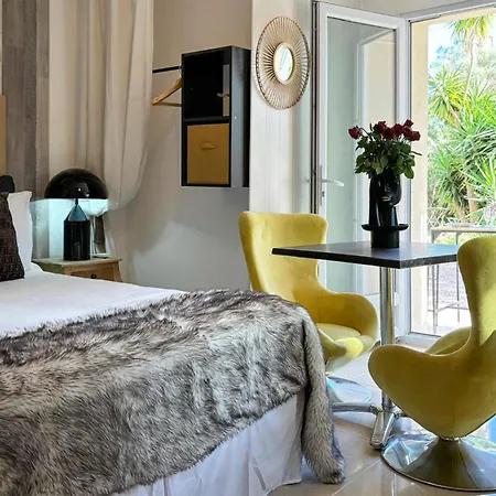 Beautiful In Saint-raphael With Kitchen דירה Saint-Raphaël